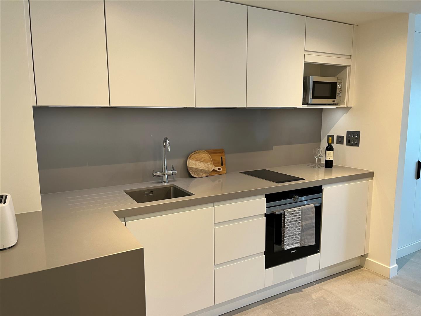  Image of Apartment - 1 Bathrooms for Rental in EuroCity-Gibraltar, Image 8